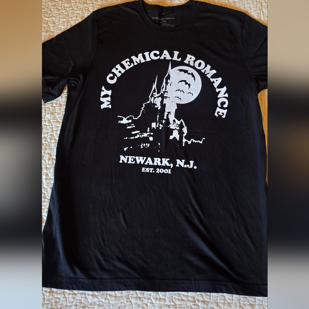 My Chemical Romance GLOW IN THE DARK T SHIRT NEW SIZE XL This Shirt Is In Demand